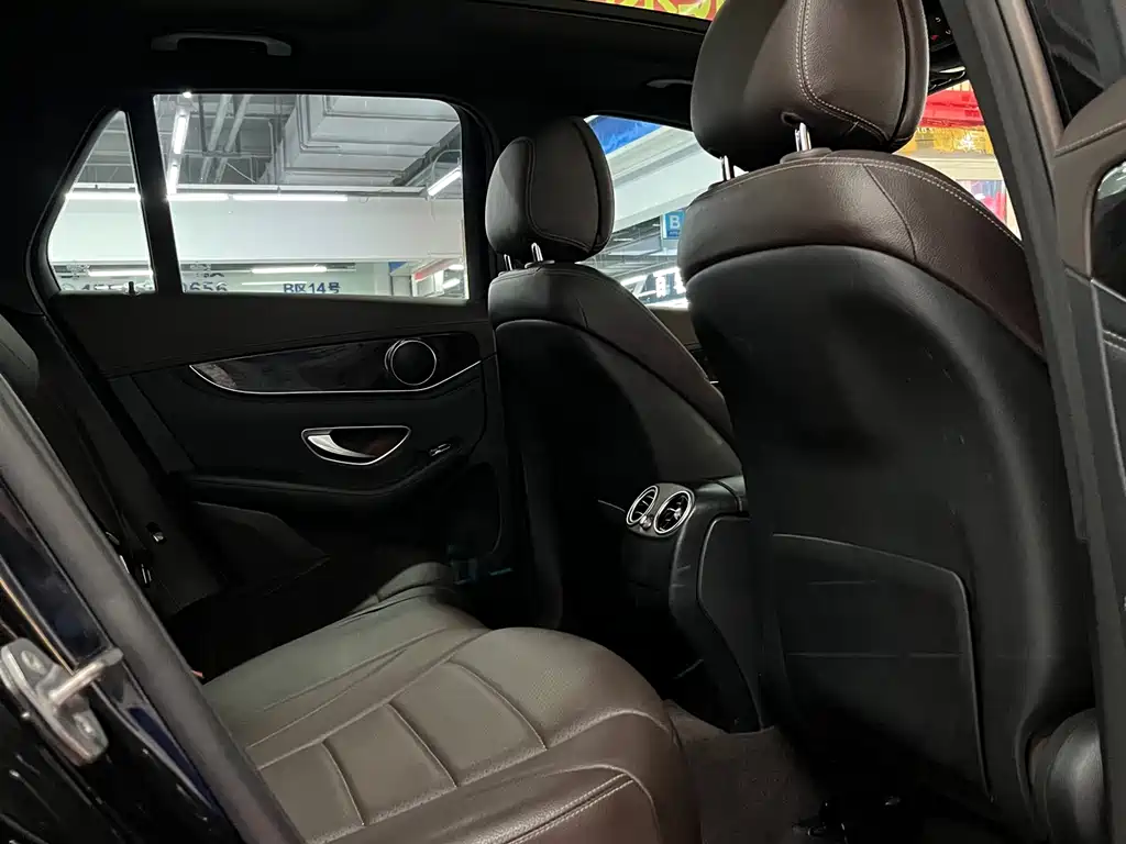 Mercedes-Benz GLC 2018 — фото 14