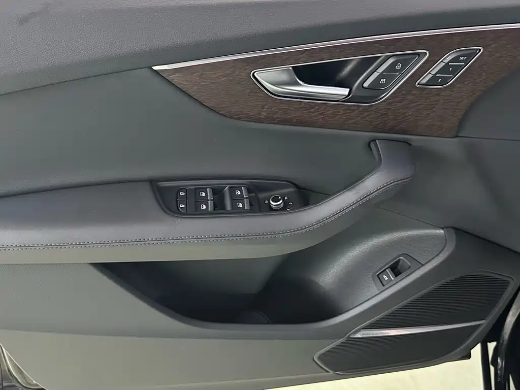 Audi Q7 2023 — фото 10