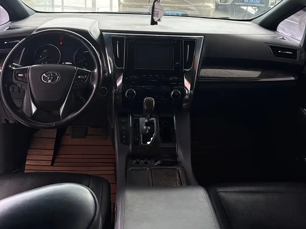 Toyota Alphard 2018 — фото 10