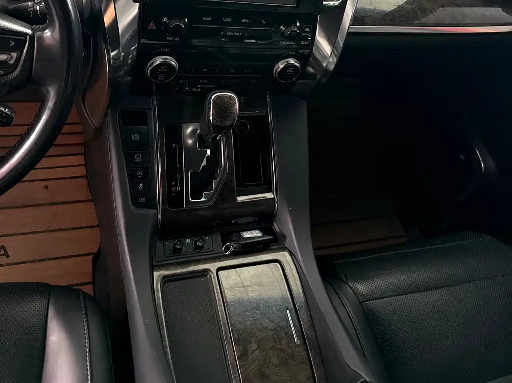 Toyota Alphard 2018 — фото 13