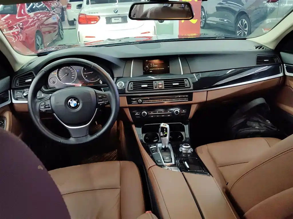 BMW 5 Series 2016 — фото 6