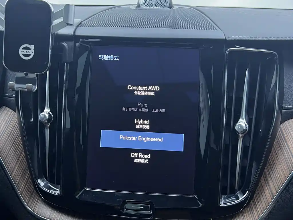 Volvo XC60 Plug-In Hybrid 2020 — фото 12