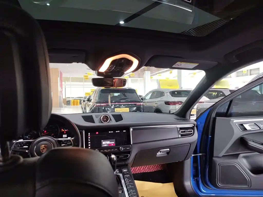 Porsche Macan 2019 — фото 14