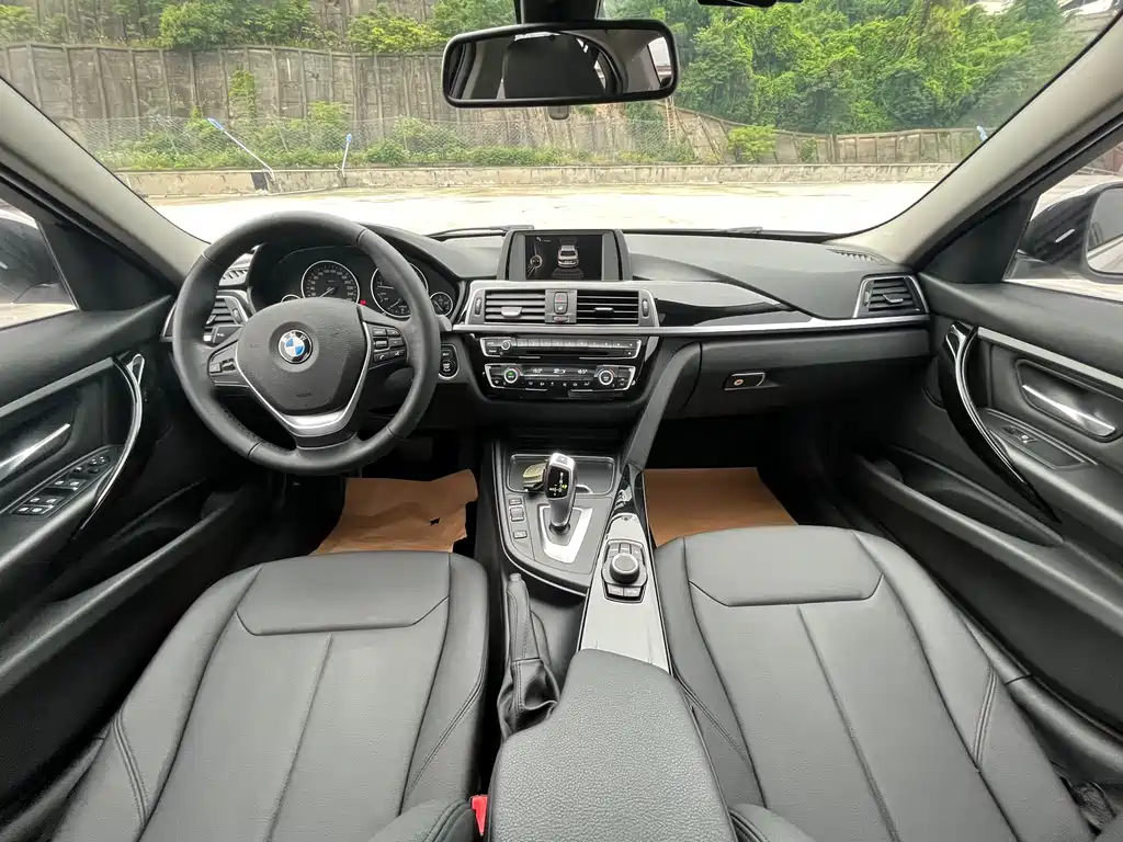 BMW 3 Series 2017 — фото 17