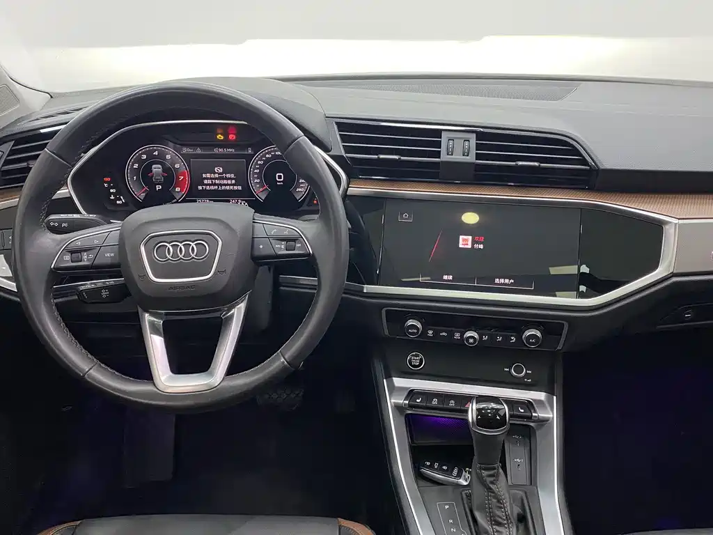 Audi Q3 2023 — фото 12