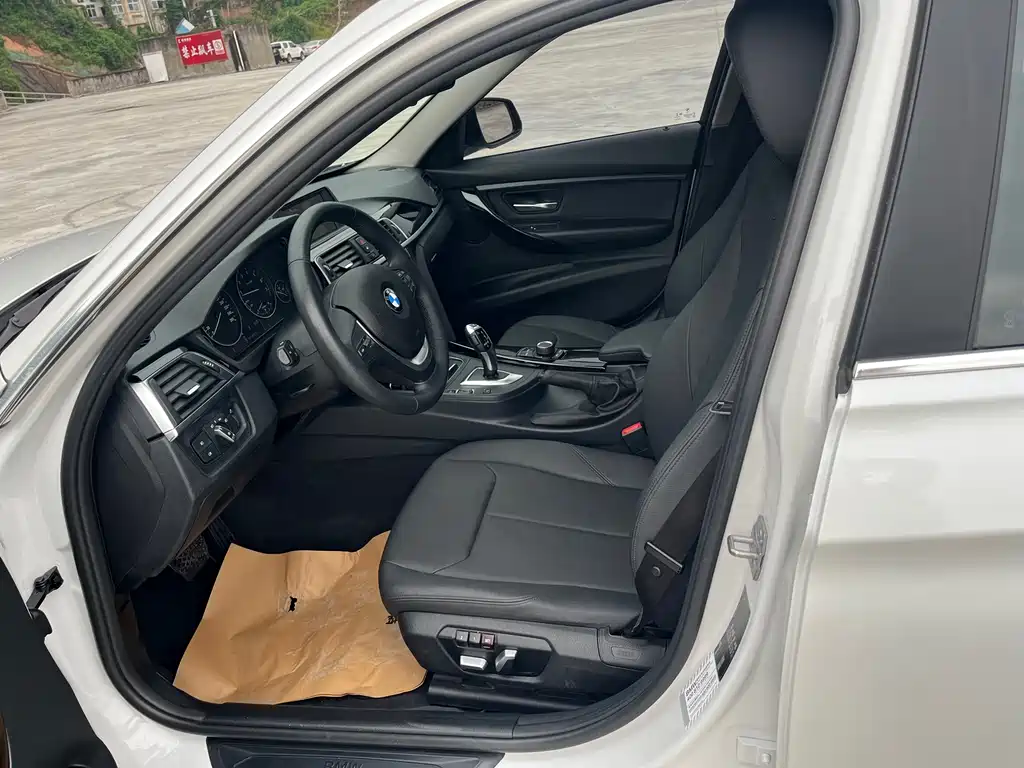 BMW 3 Series 2017 — фото 13