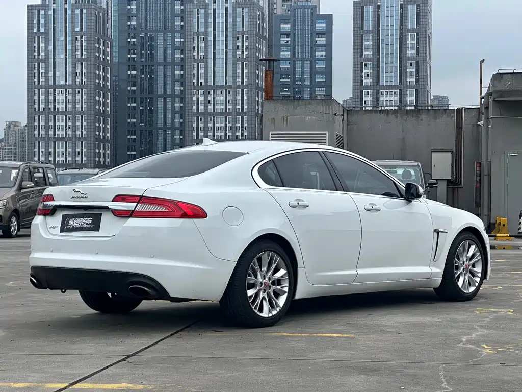 Jaguar XF 2014 — фото 4