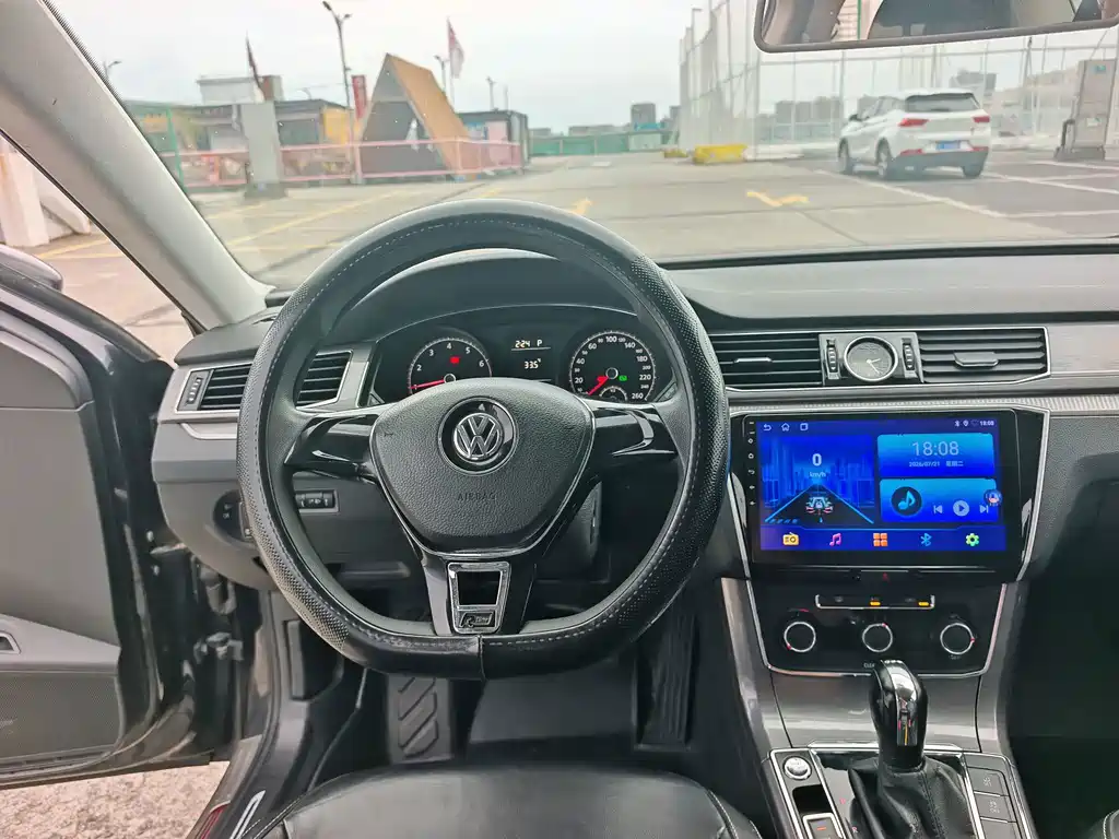 Volkswagen Passat 2018 — фото 12