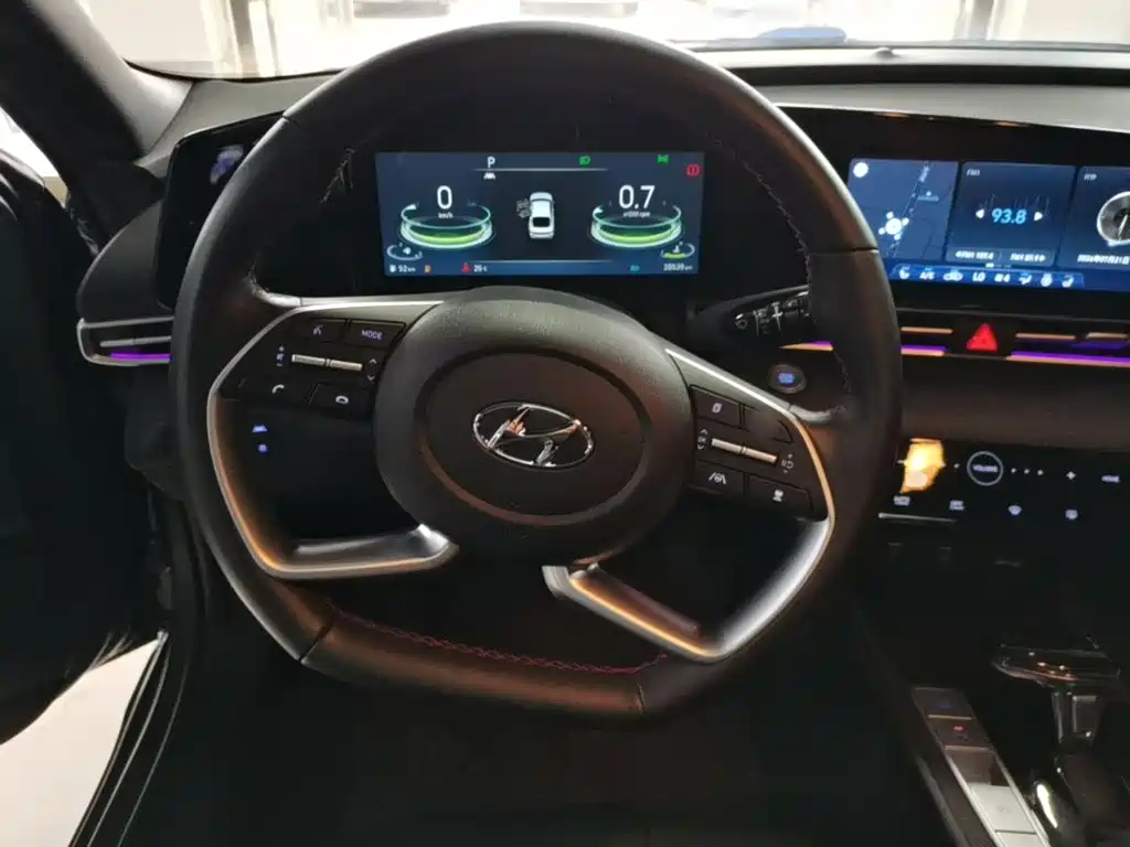 Hyundai Elantra 2022 — фото 11