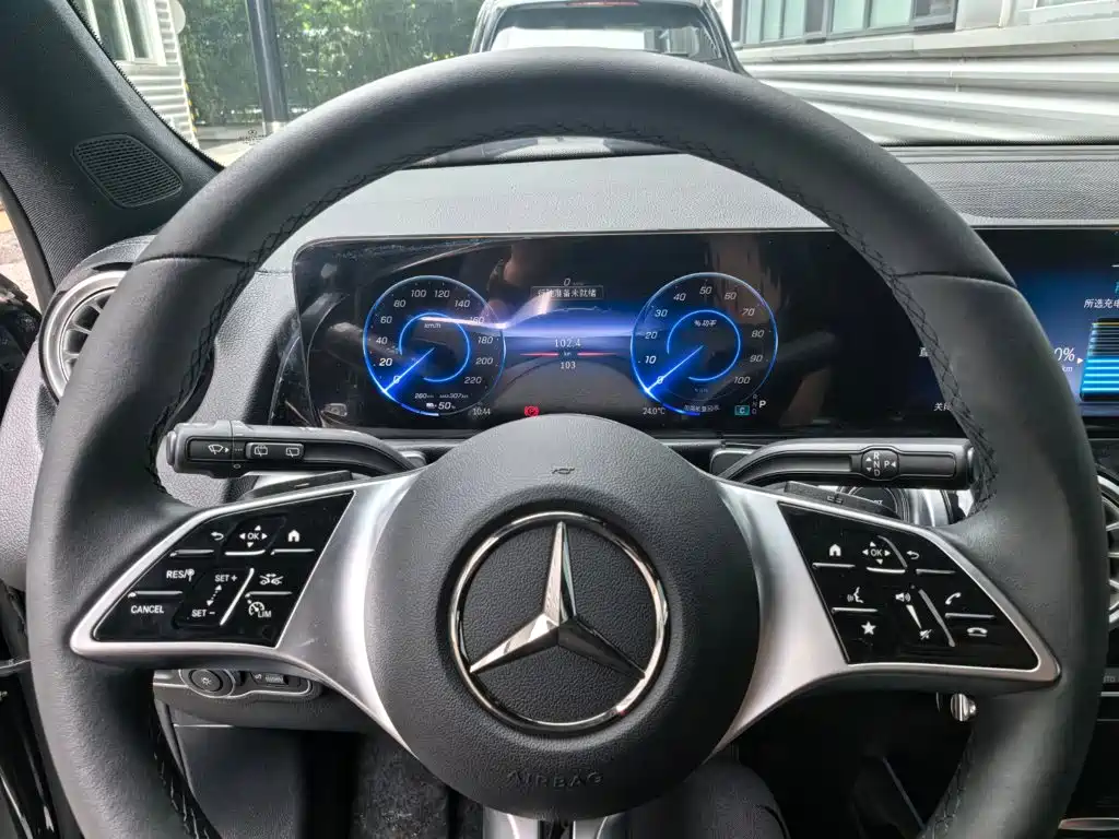 Mercedes-Benz EQB 2025 — фото 11