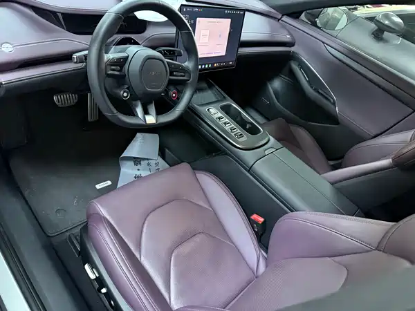 Xiaomi SU7 2024