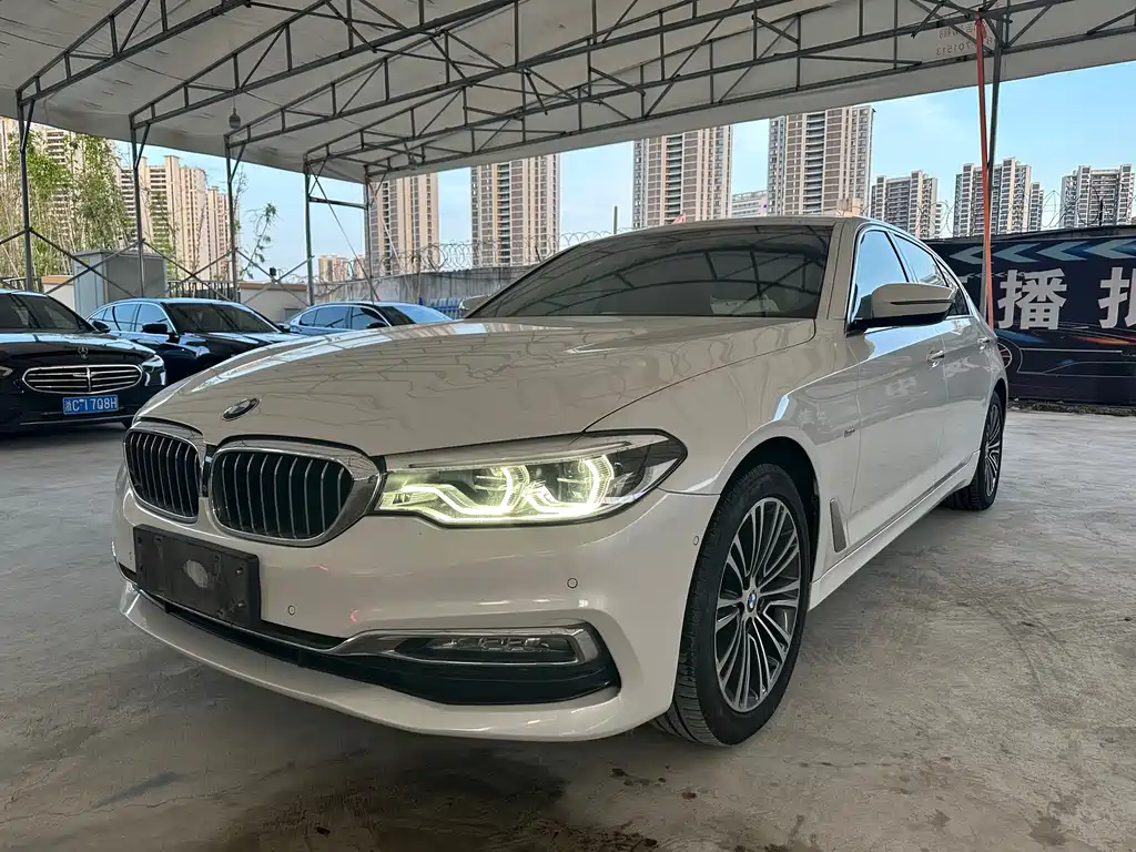 BMW 5 Series 2018 — фото 1