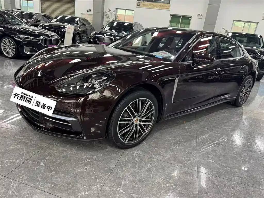 Porsche Panamera 2018 — фото 1