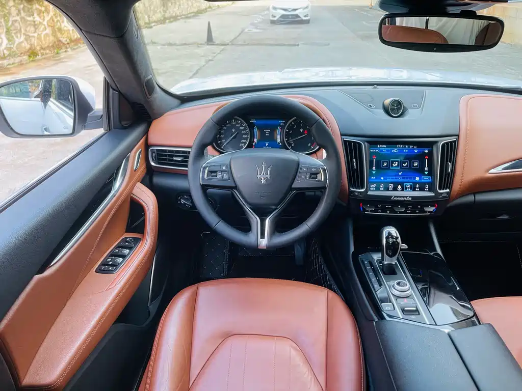 Maserati Levante 2017 — фото 8
