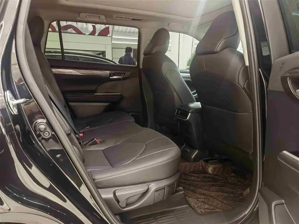 Toyota Highlander 2025 — фото 18