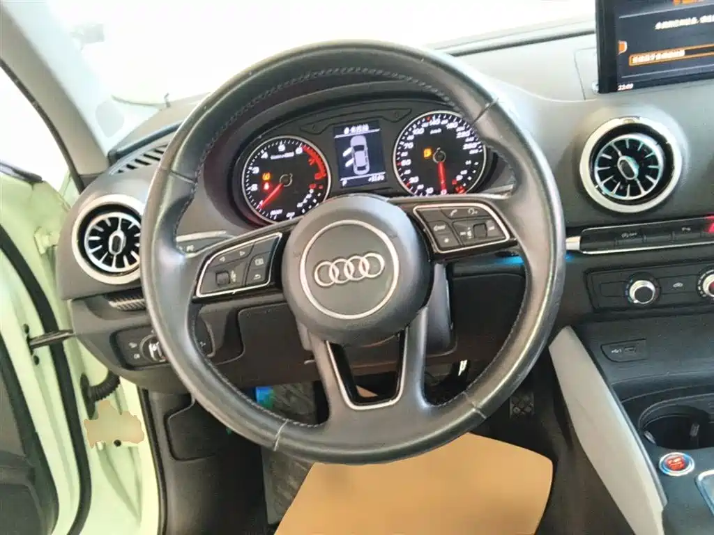 Audi A3 2018 — фото 11