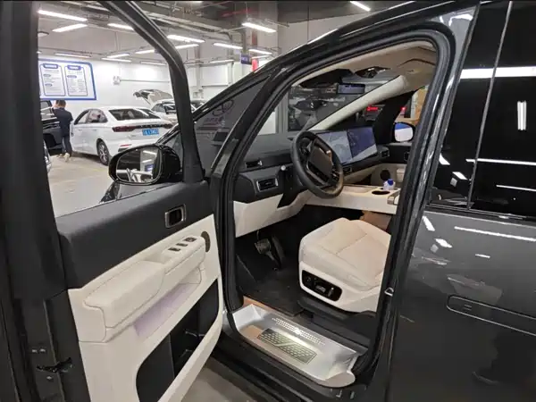 Li Auto MEGA 2025
