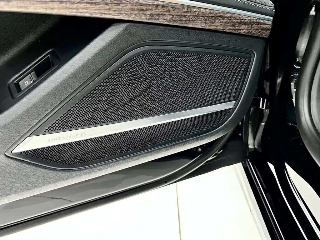 Audi A8 2025 — фото 27