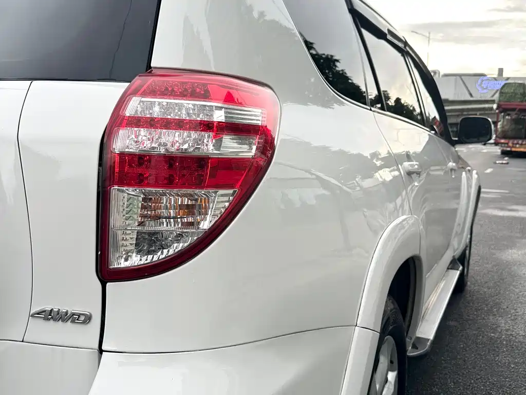 Toyota RAV4 2009 — фото 16