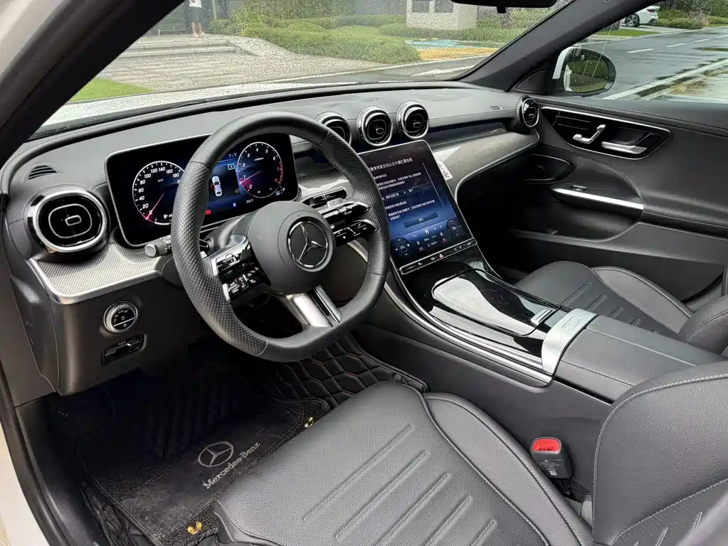 Mercedes-Benz C-Class 2023 — фото 12