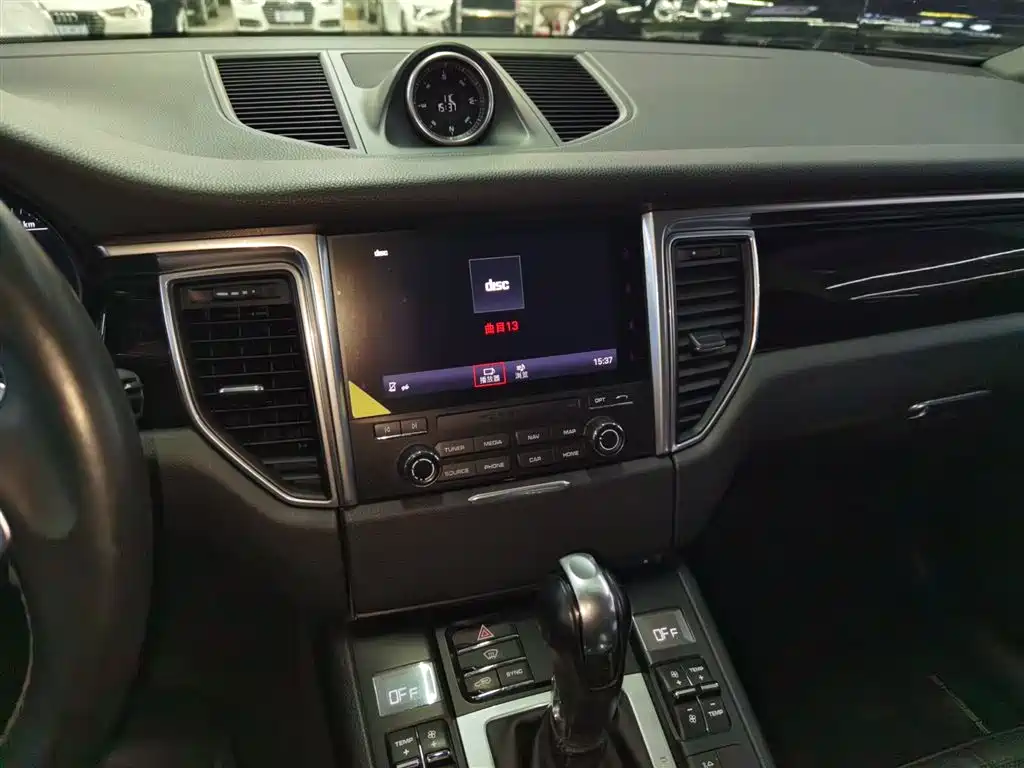 Porsche Macan 2017 — фото 13