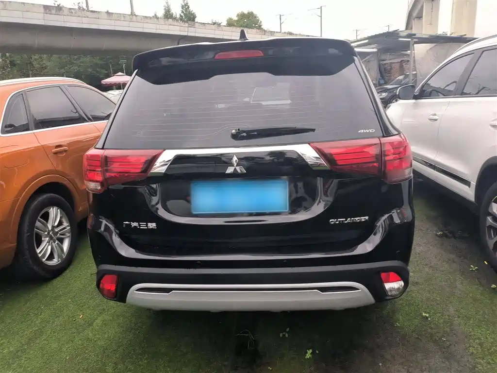 Mitsubishi Outlander 2020 — фото 5