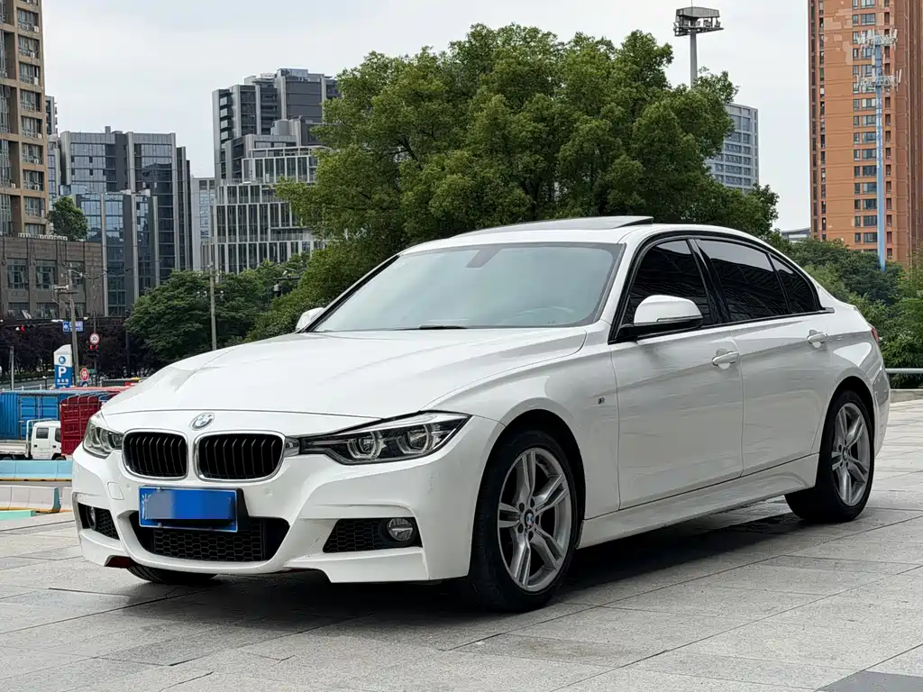 BMW 3 Series 2018 — фото 1