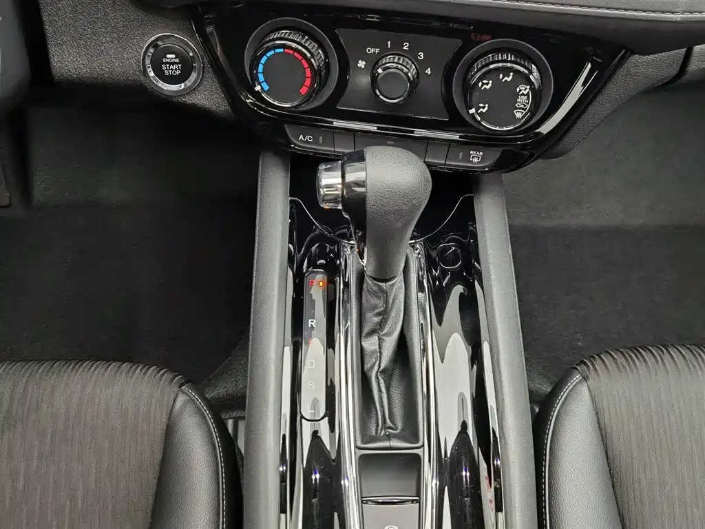 Honda Vezel 2022 — фото 13