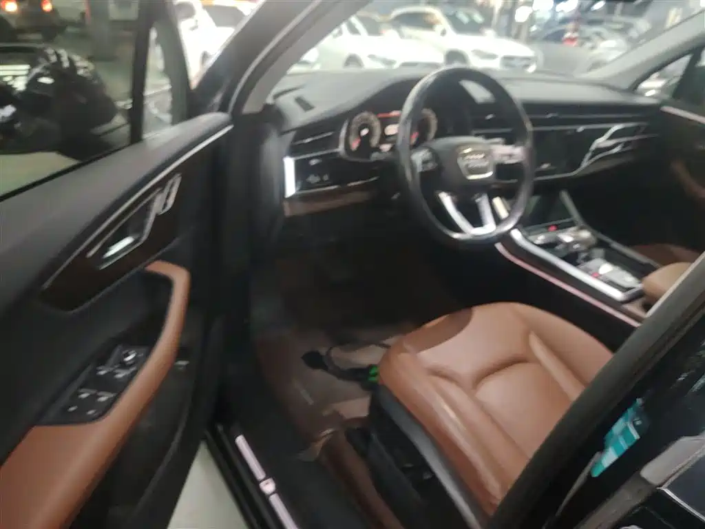 Audi Q7 2021 — фото 16