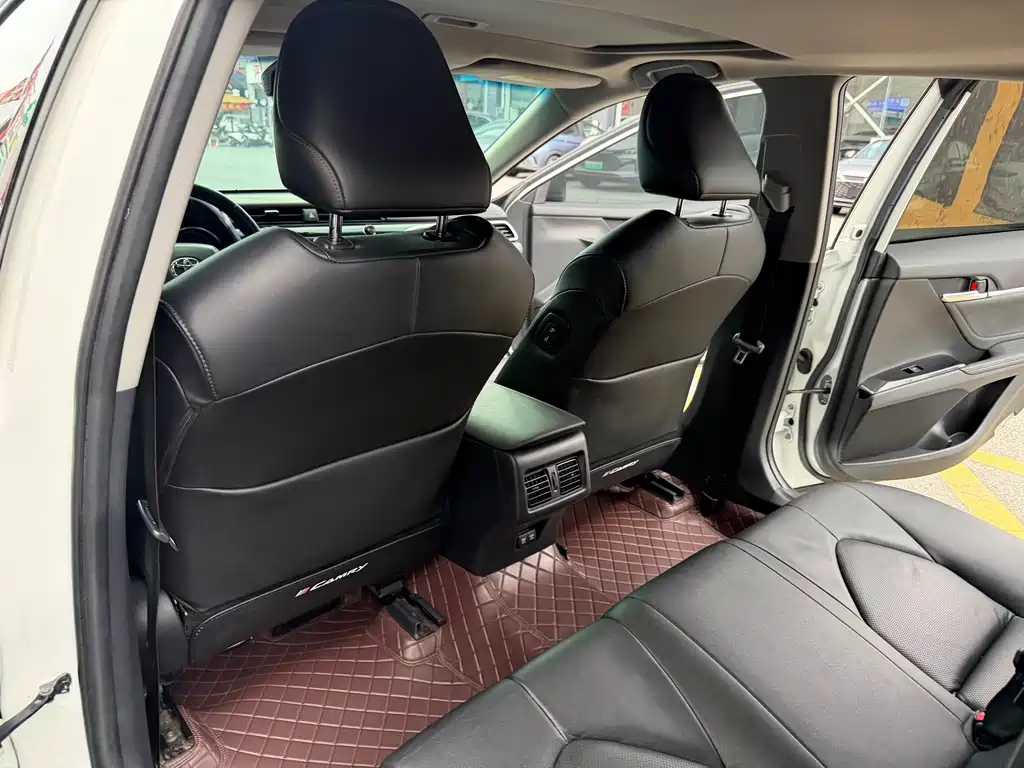 Toyota Camry 2020 — фото 26