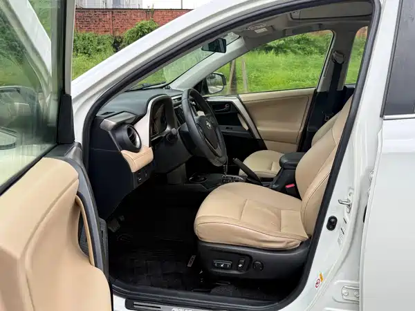 Toyota RAV4 2015