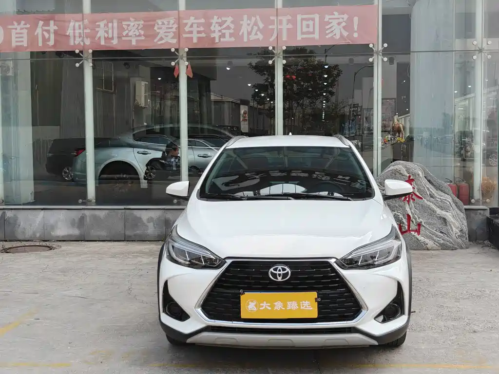 Toyota Yaris L 2023 — фото 2