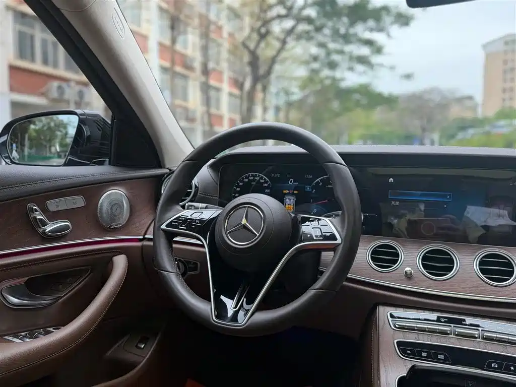 Mercedes-Benz E-Class 2022 — фото 7