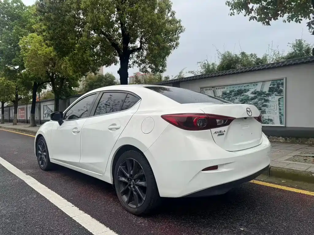 Mazda 3 Axela 2019 — фото 7