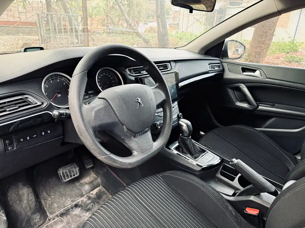 Peugeot 408 2015 — фото 16