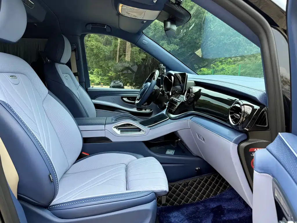Mercedes-Benz V-Class 2023 — фото 11