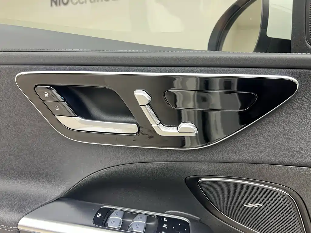 Mercedes-Benz C-Class 2023 — фото 12