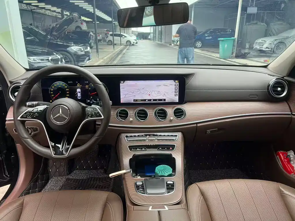 Mercedes-Benz E-Class 2023 — фото 6