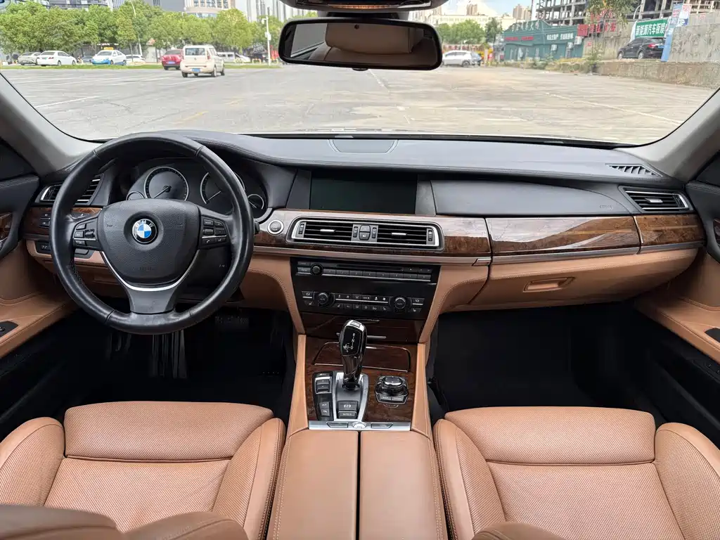 BMW 7 Series 2014 — фото 21