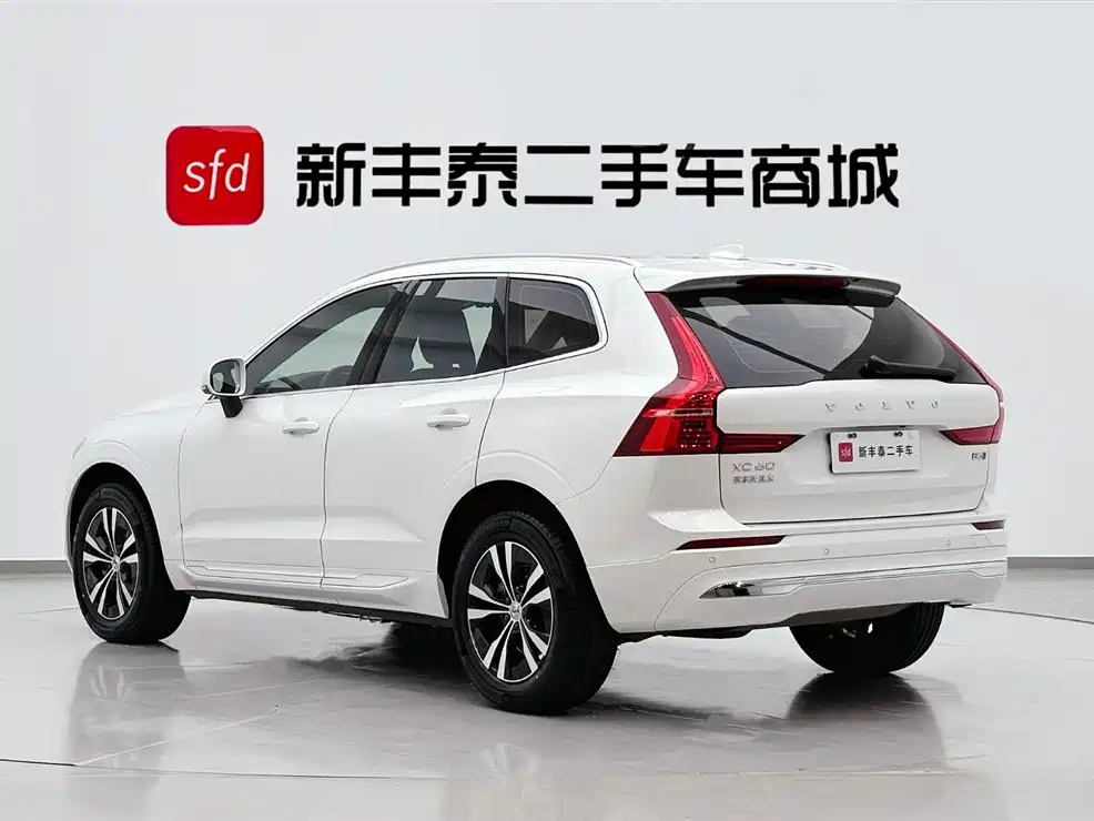 Volvo XC60 2024 — фото 6
