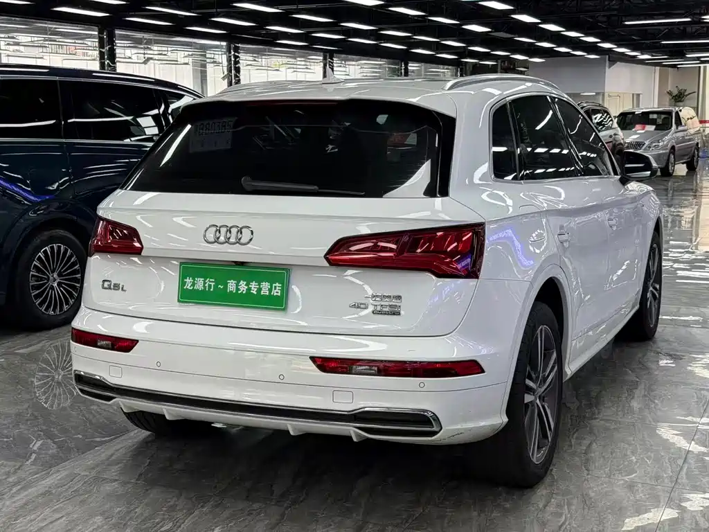 Audi Q5L 2020 — фото 8