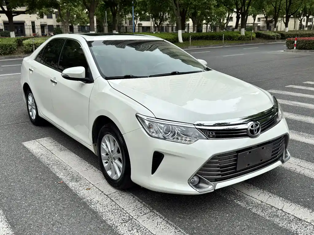 Toyota Camry 2015 — фото 3