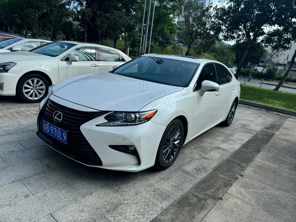 Lexus ES 2018 — фото 3