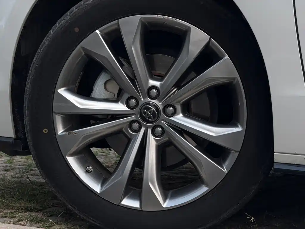 Toyota Sienna 2023 — фото 26