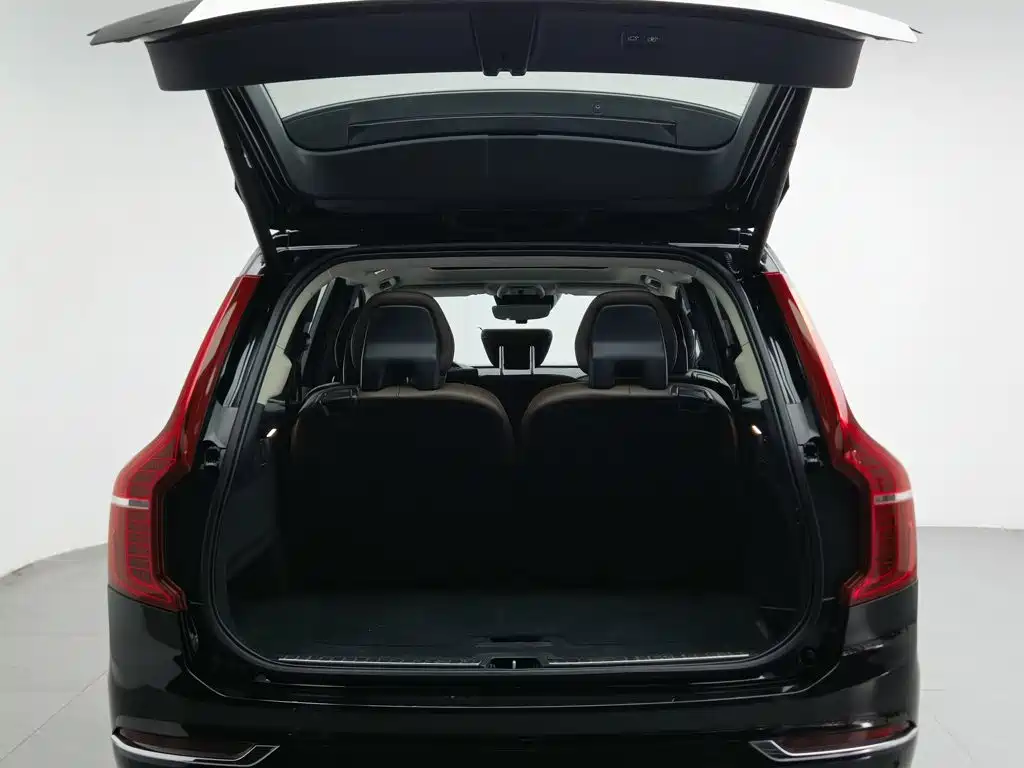 Volvo XC90 2018 — фото 16