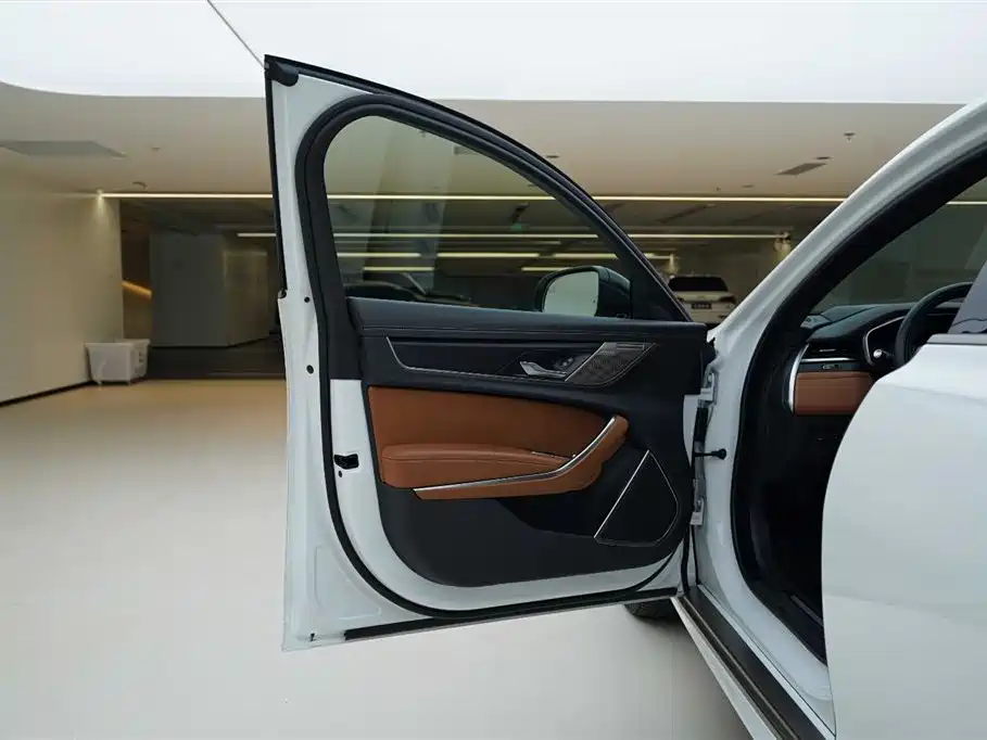 Jaguar XFL 2024 — фото 16
