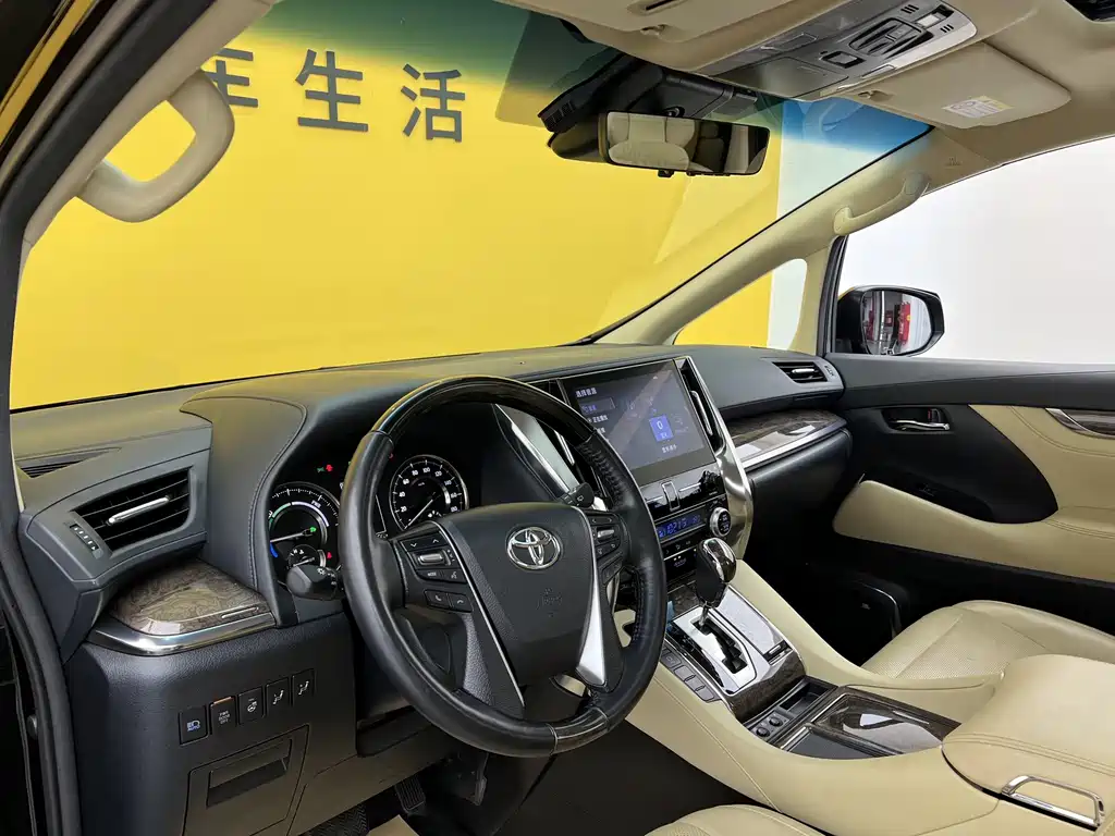 Toyota Alphard 2023 — фото 4