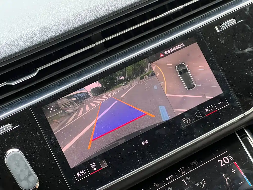 Audi Q8 2023 — фото 17