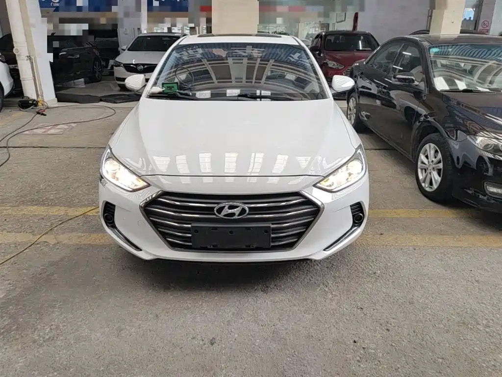 Hyundai Elantra 2019 — фото 3