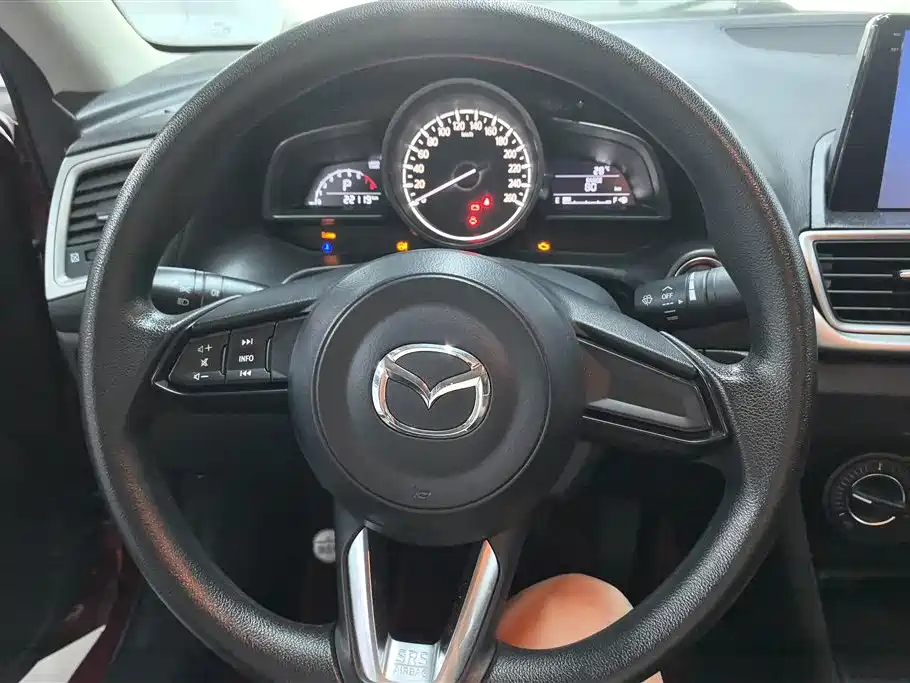 Mazda 3 Axela 2020 — фото 15
